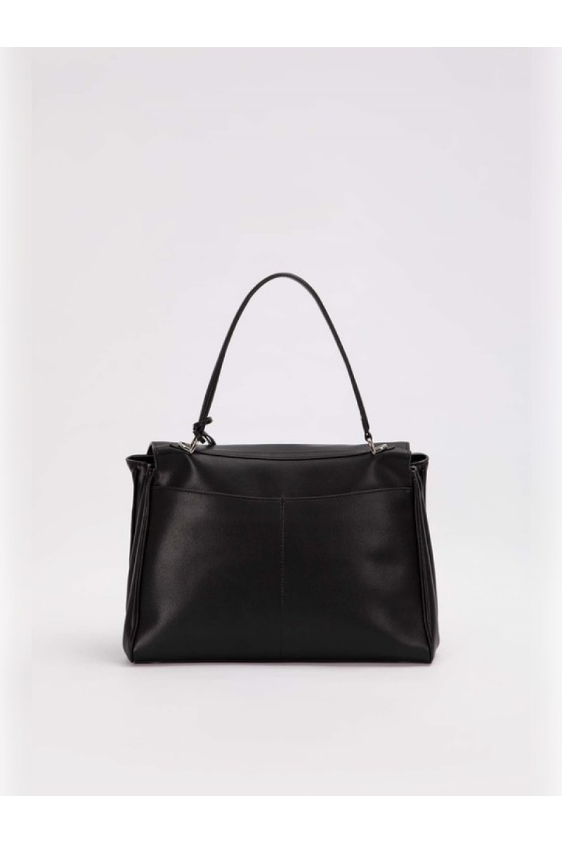 Siyah Çevirme Kilit Aksesuarlı Omuz Çantası Siyah Çevirme Kilit Aksesuarlı Omuz Çantası