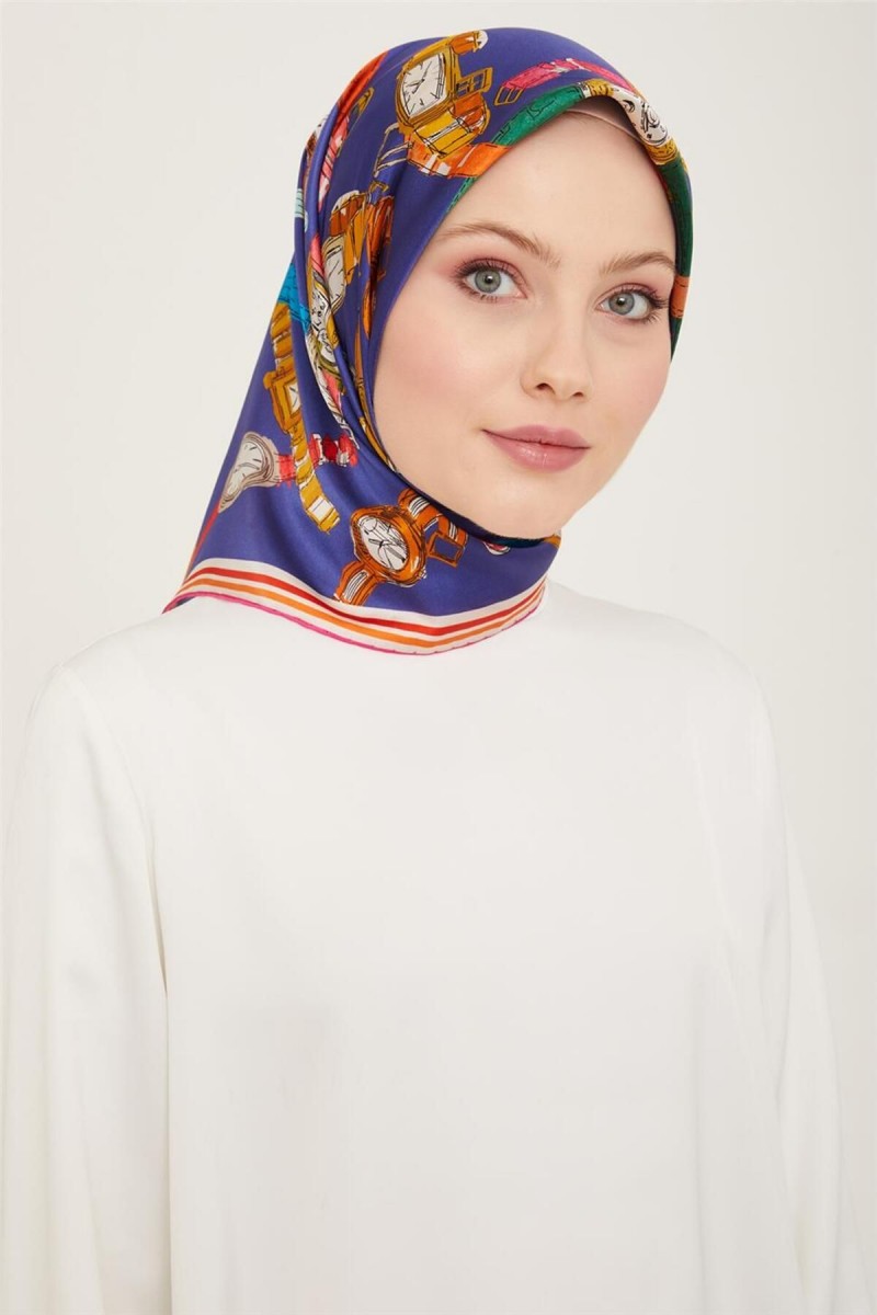 ARMİNE SURA İPEK EŞARP