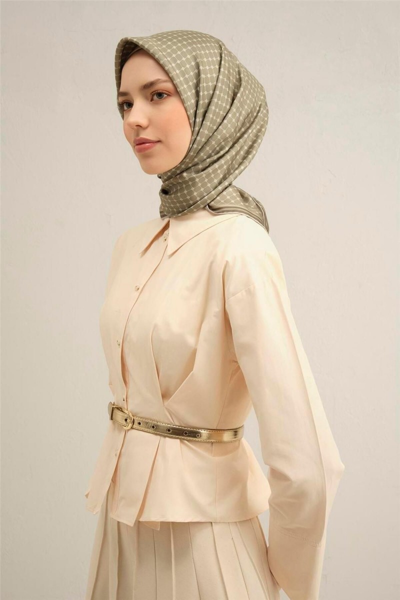 ARMİNE SURA İPEK EŞARP