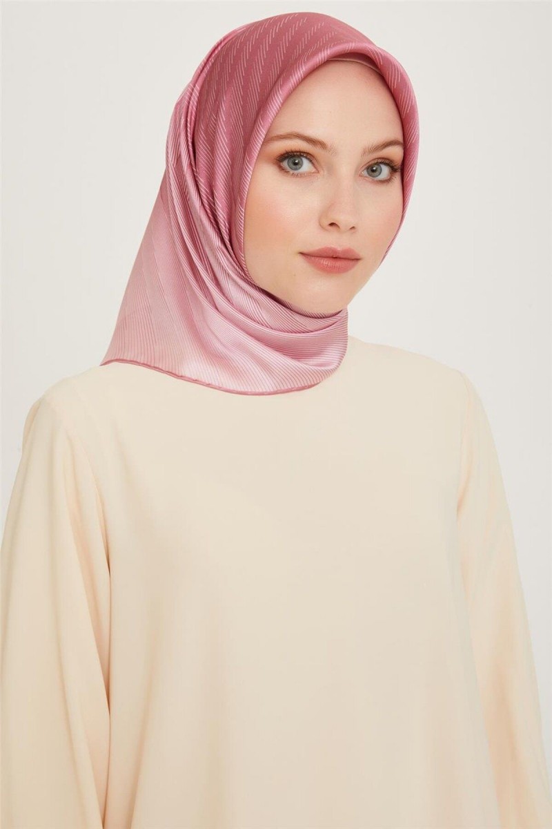 ARMİNE SURA İPEK EŞARP
